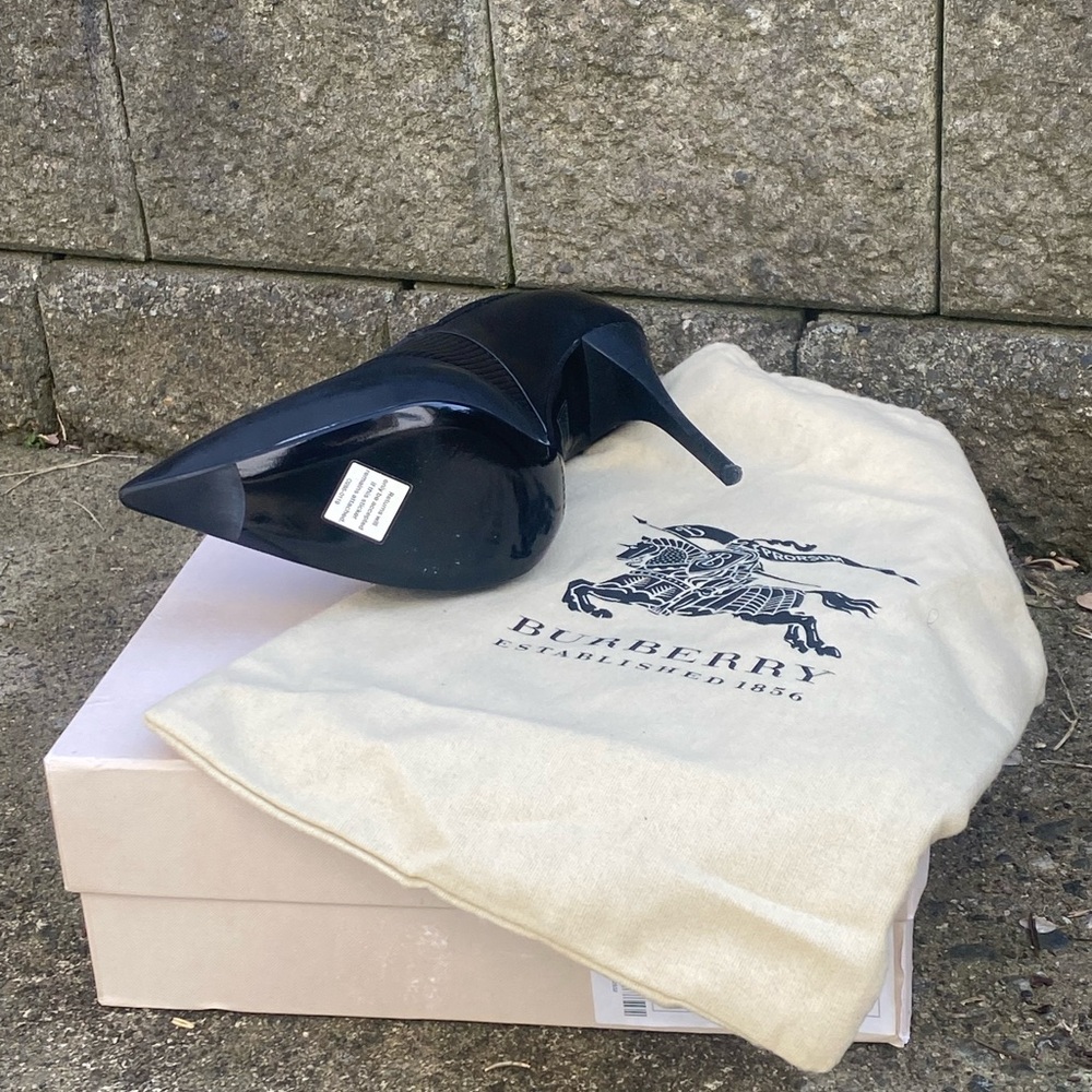Burberry Black Pointed Ribbed Slip-On Heels - Picture 7 of 14